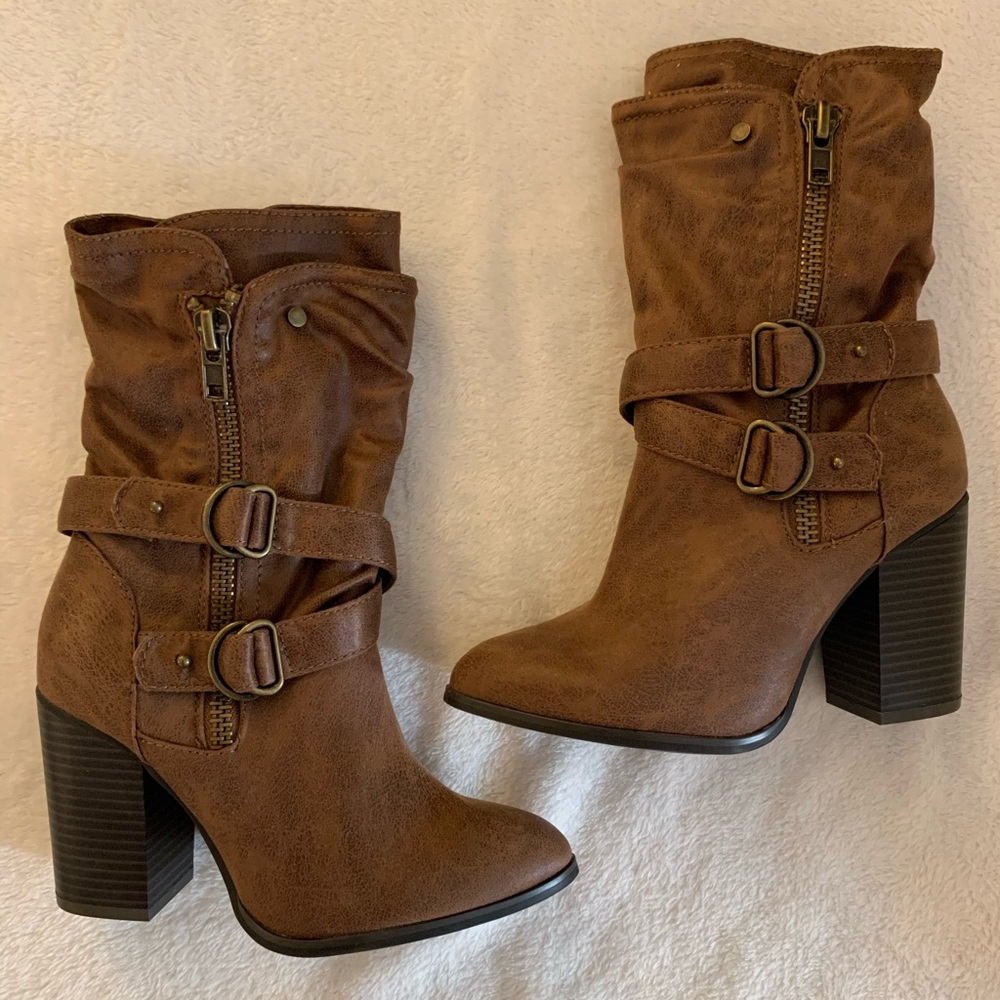 Brown Leather Booties 🤎👢